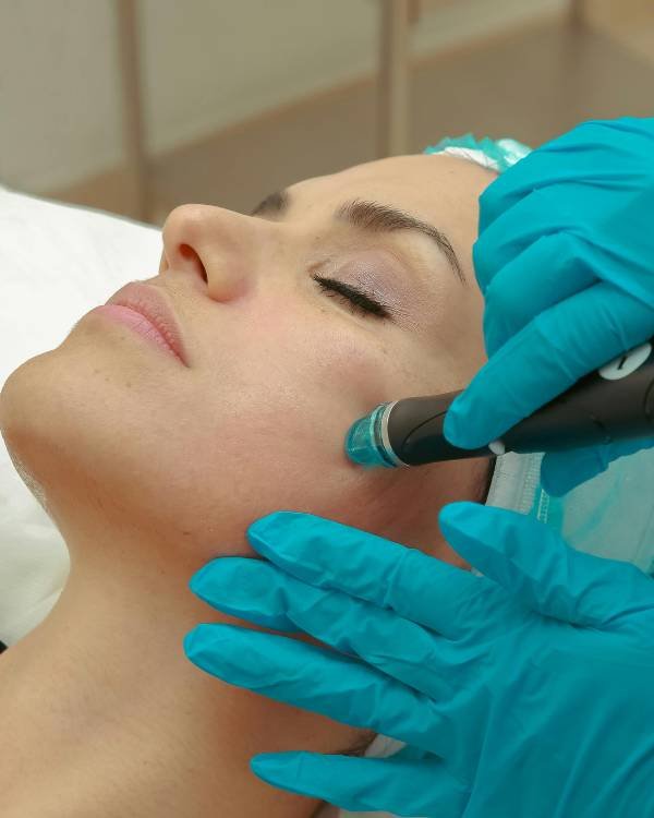 No.1 and Best Anti-Ageing Treatment in Bangalore Aurilueur