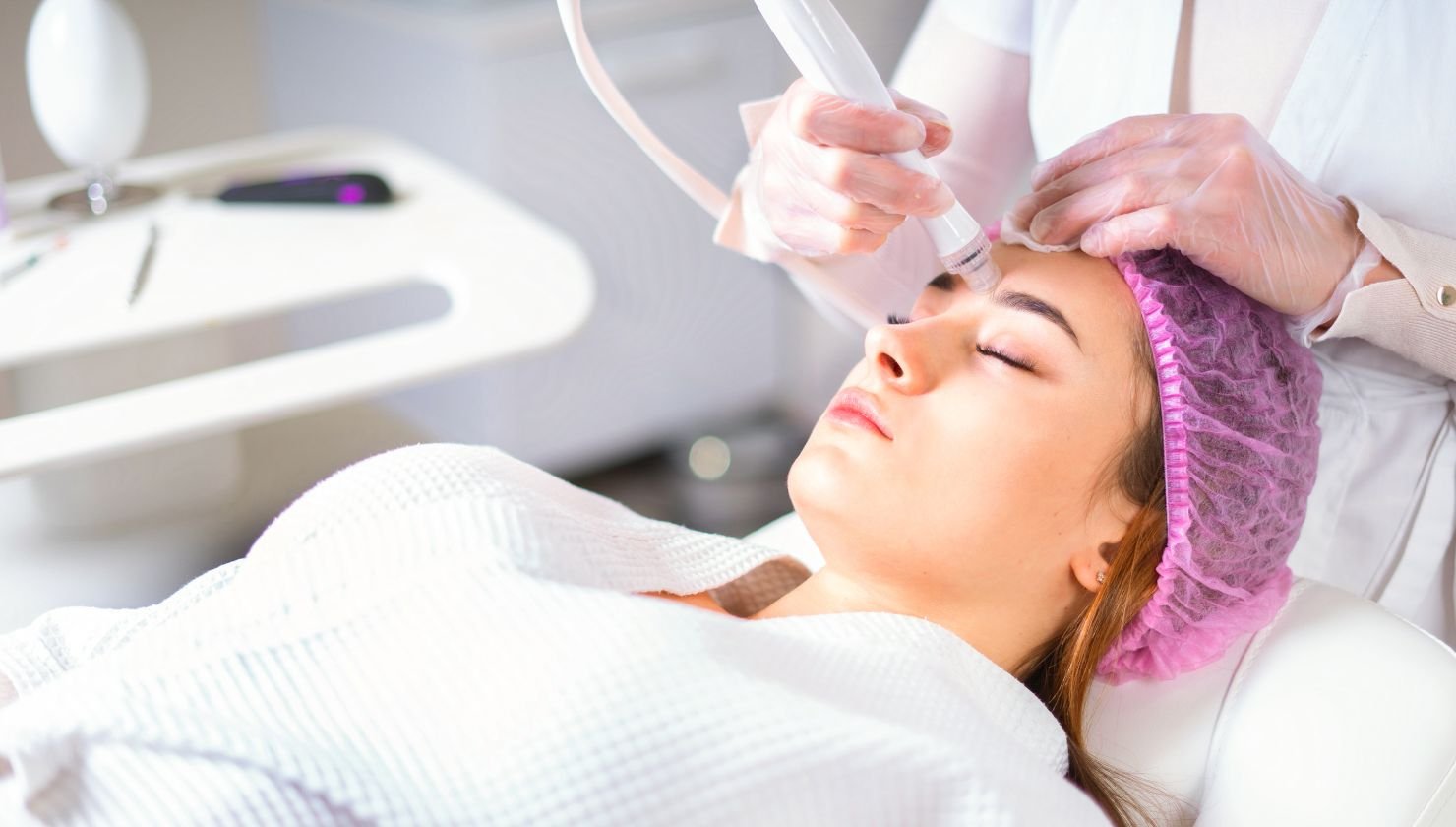 Hydra Facial cost in Bangalore at Aurilueur, showing a professional skincare treatment session for glowing skin.